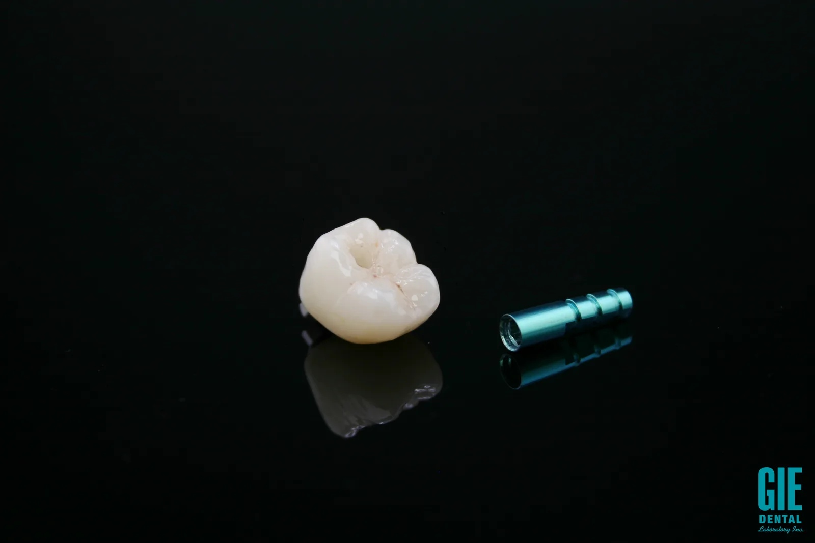 Screw-retained zirconia implant crown
